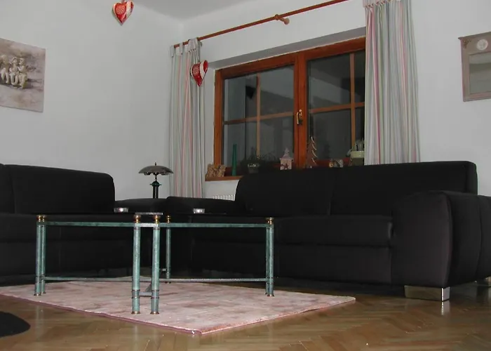 Nyaraló Gemuetliches In Mit Garten By Interhome Lofer